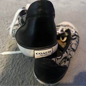 Coach tennis shoes size 9 good condition